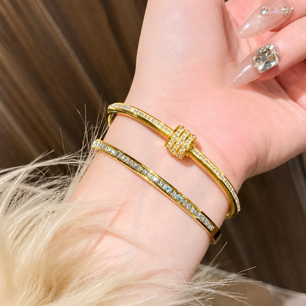 The Suvarn Stack Bracelet Set