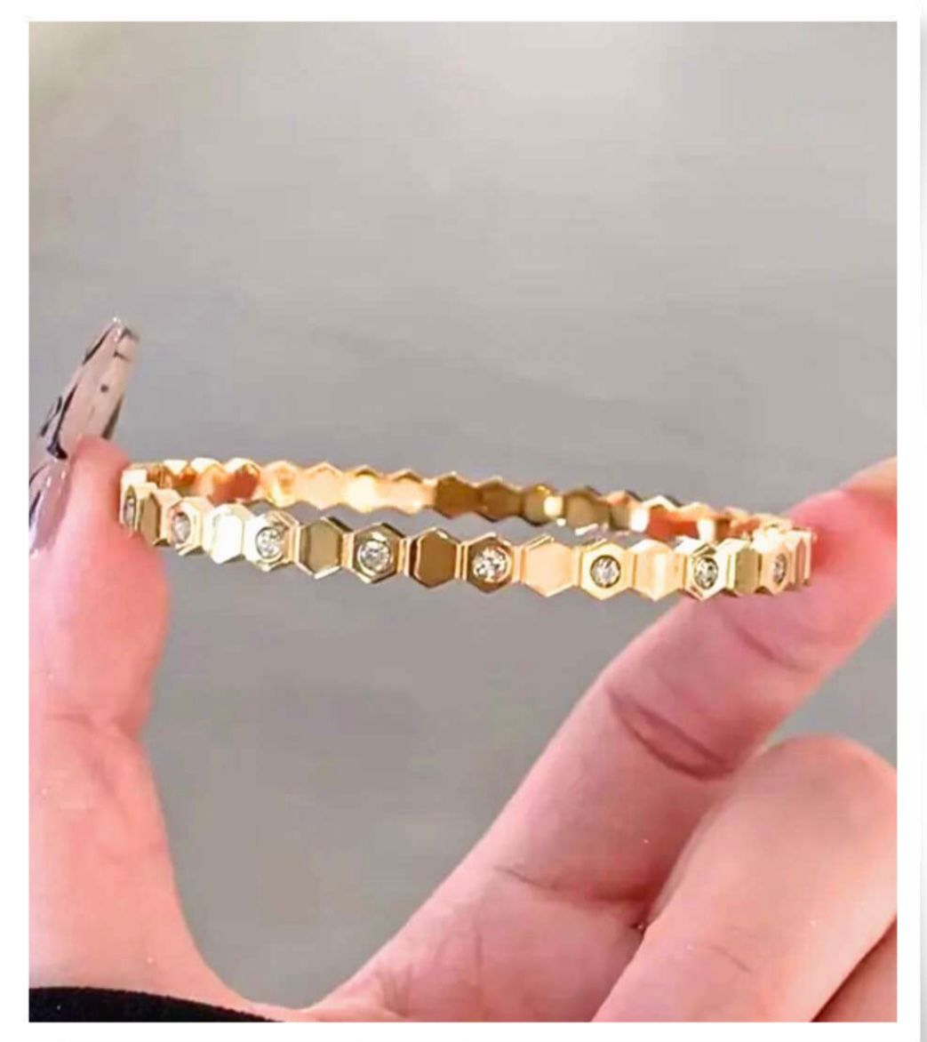 The Kanaka Glow Bracelet Set