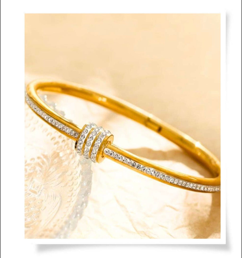 The Suvarn Stack Bracelet Set