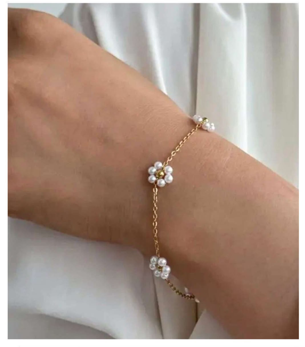 Daisy Pearl Bracelet