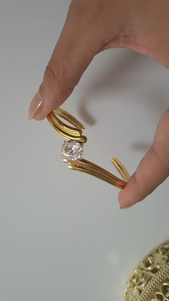 Aarunya Solitaire Cuff